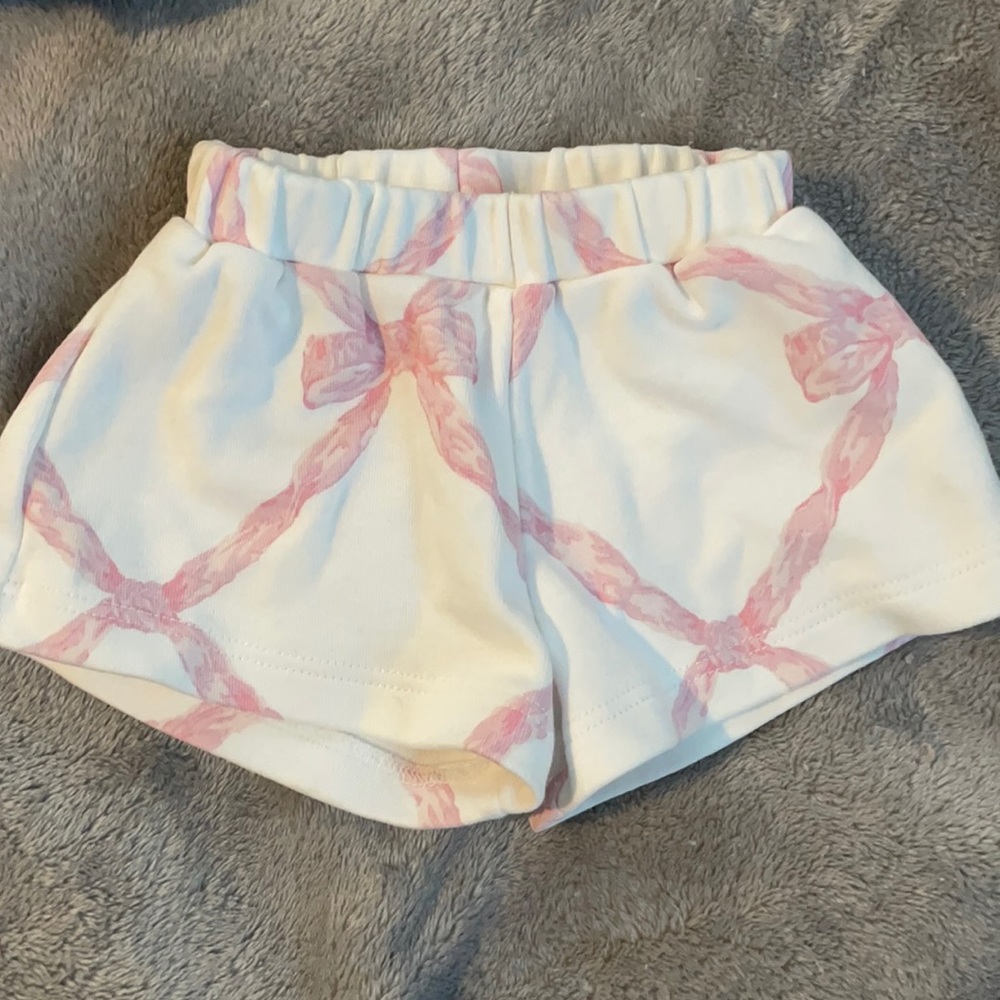 The Beaufort Bonnet Company Belle Meade Bow 0-6 month shorts